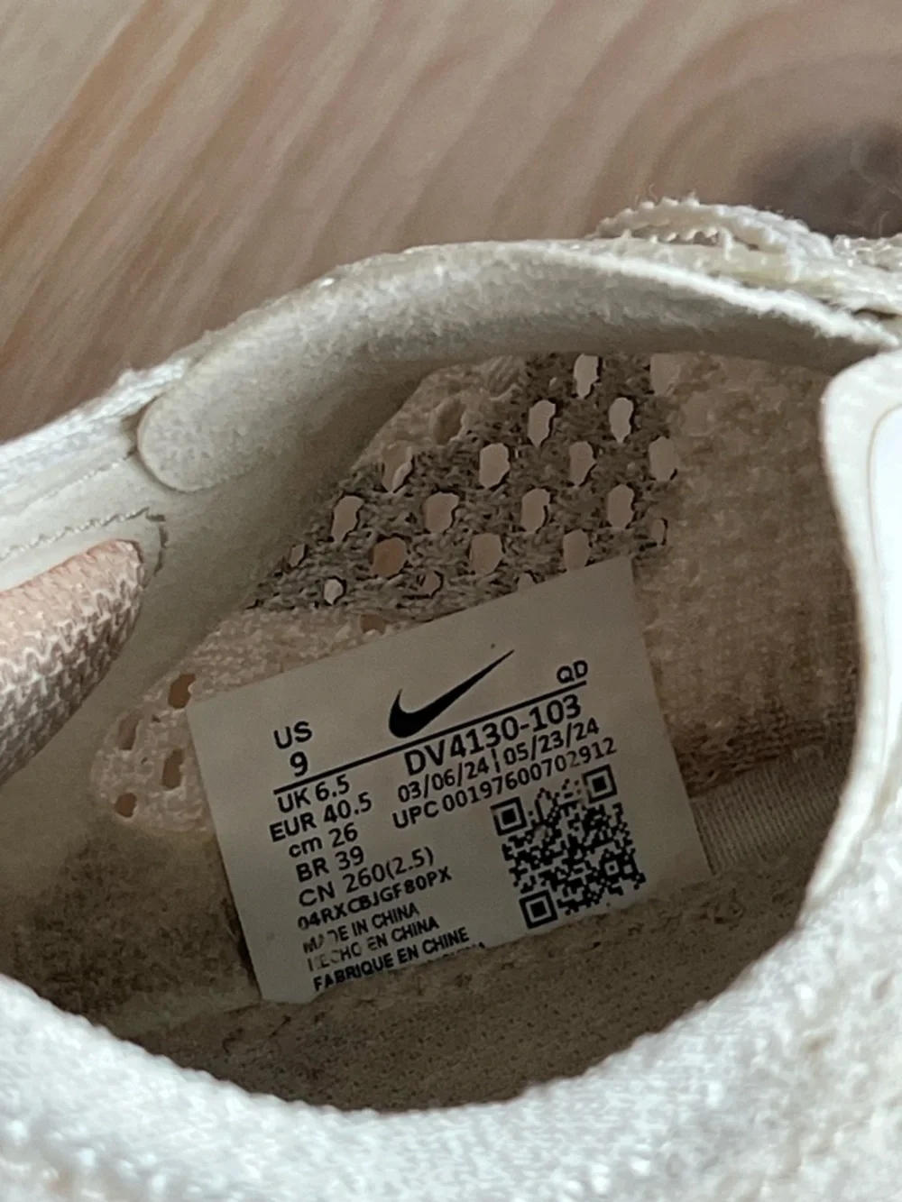 Nike Vaporfly white and pink Size 9